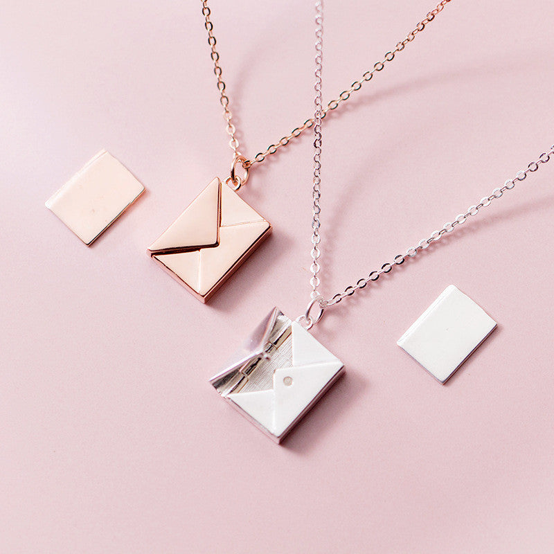 Collier médaillon enveloppe – Bijou lettre d'amour personnalisé